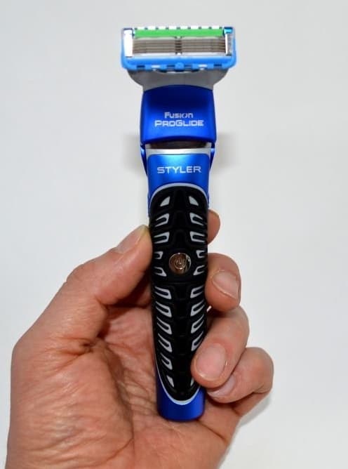Gillette Styler fitted with razor blade