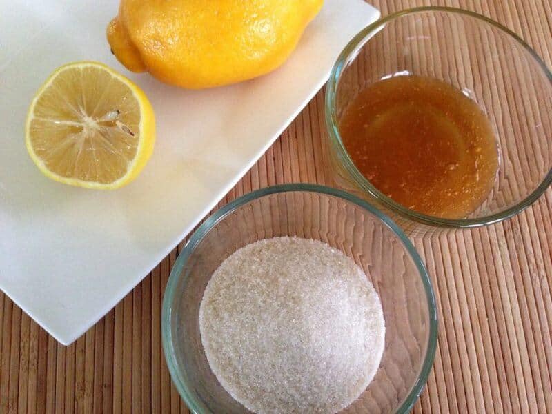 Suroviny pro výrobu cukrové pasty: voda, cukr, citronová šťáva.